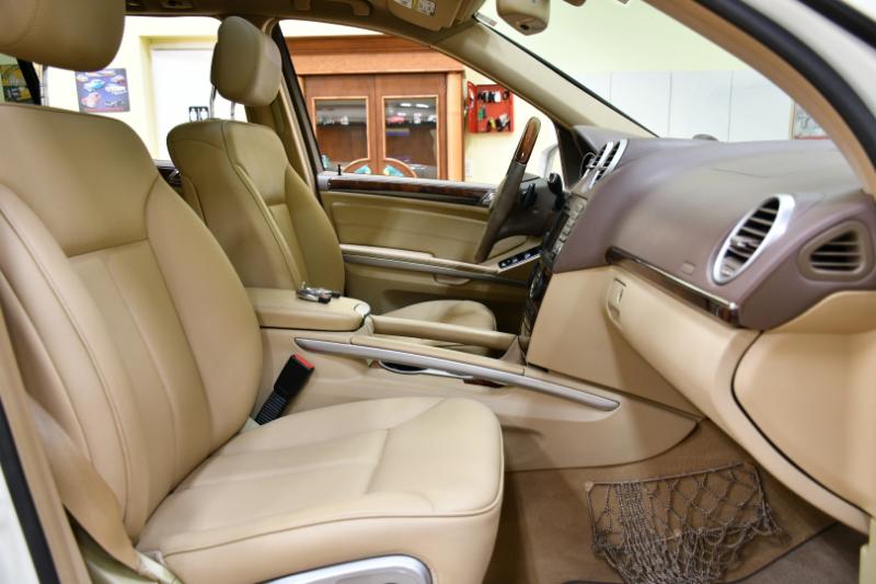 Mercedes-Benz GL-Class GL450 4MATIC 2012 Mercedes-Benz GL-Class GL450 4MATIC 2012