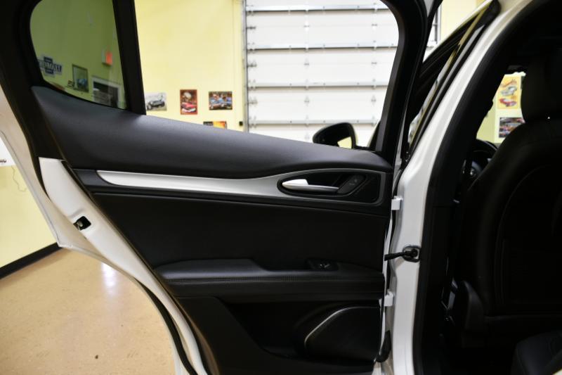 Alfa Romeo Stelvio Veloce AWD 2023