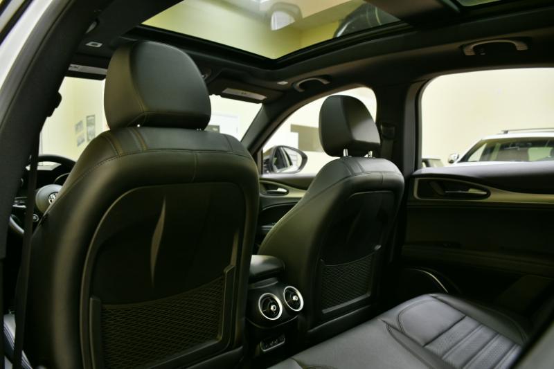 Alfa Romeo Stelvio Veloce AWD 2023