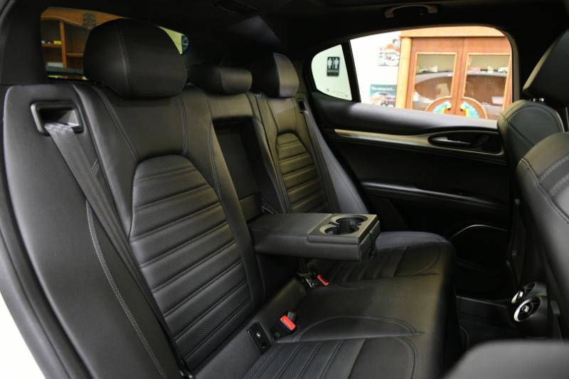 Alfa Romeo Stelvio Veloce AWD 2023