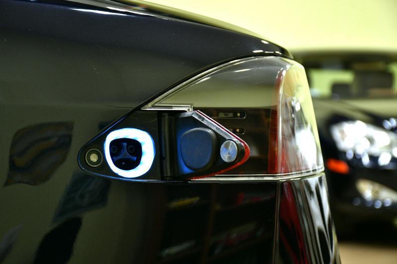 Tesla Model S 4dr Sdn RWD 85 kWh Battery 2014