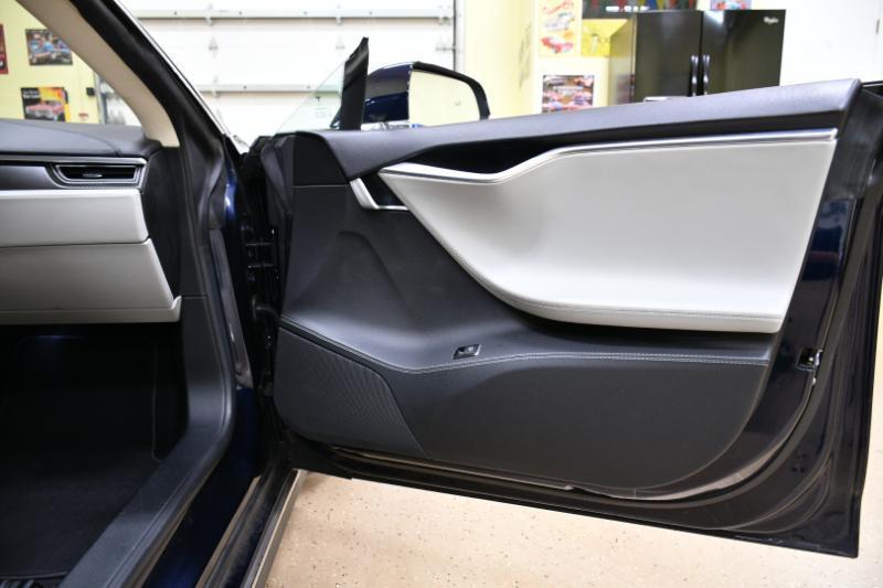 Tesla Model S 4dr Sdn RWD 85 kWh Battery 2014