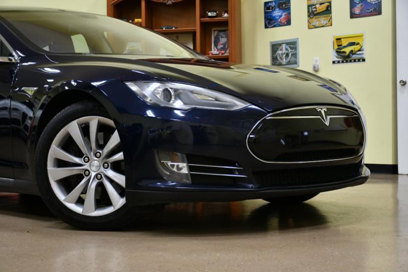 Tesla Model S 4dr Sdn RWD 85 kWh Battery 2014
