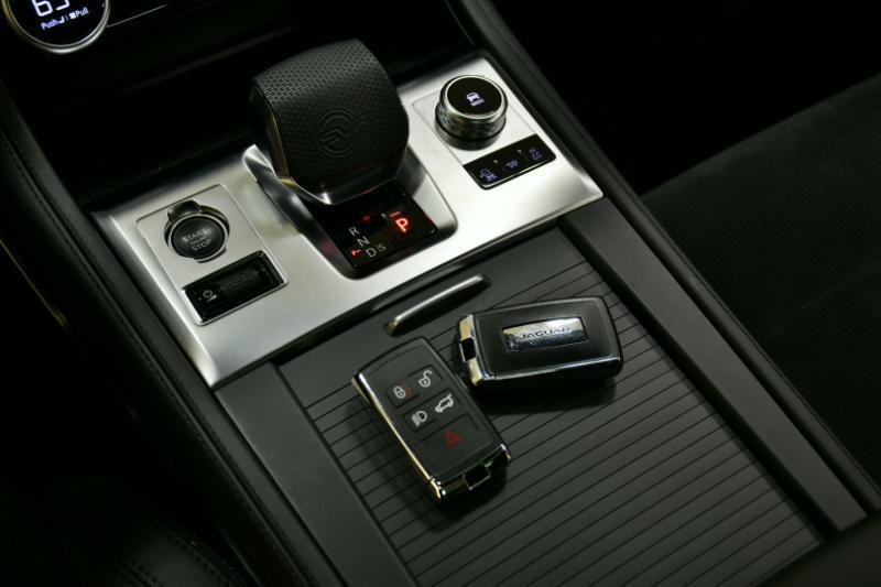 Jaguar F-Pace SVR 2023