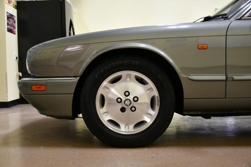 Jaguar XJ Sedan XJ6 1997