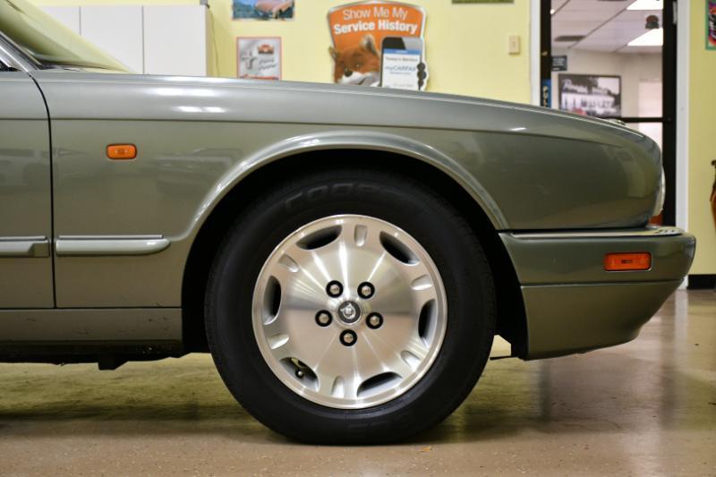 Jaguar XJ Sedan XJ6 1997