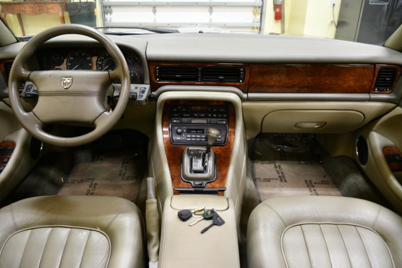 Jaguar XJ Sedan XJ6 1997