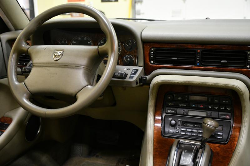 Jaguar XJ Sedan XJ6 1997