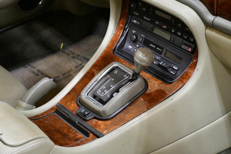 Jaguar XJ Sedan XJ6 1997