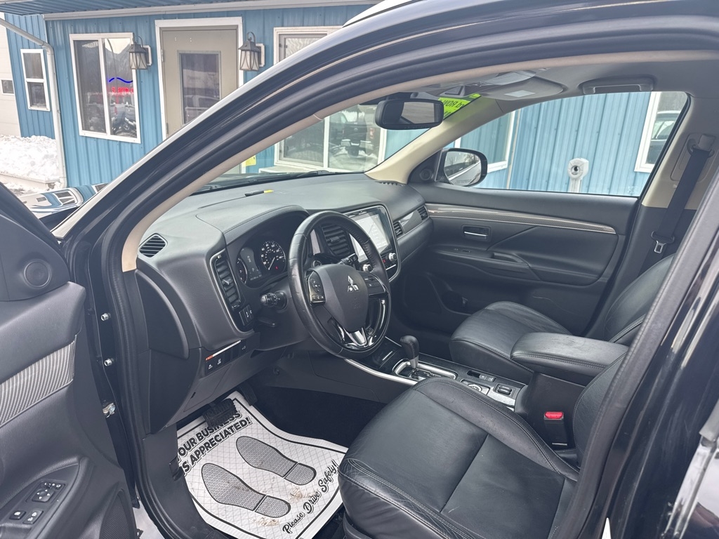 Mitsubishi Outlander  2020