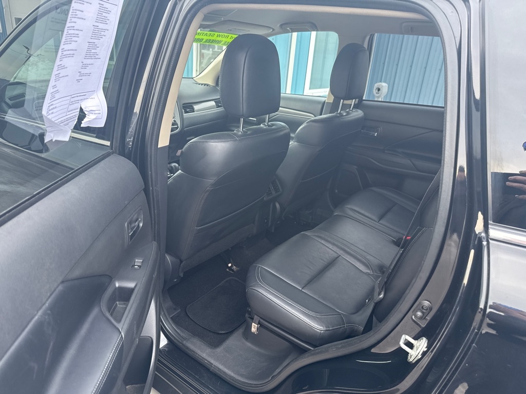 Mitsubishi Outlander  2020