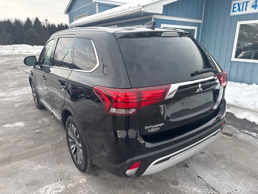 Mitsubishi Outlander  2020