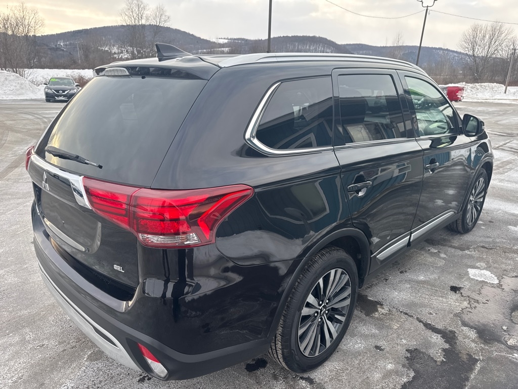 Mitsubishi Outlander  2020