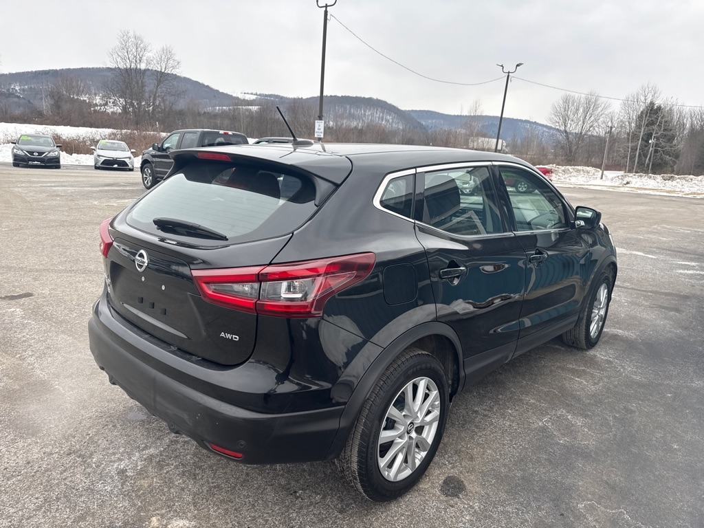 Nissan Rogue Sport  2022