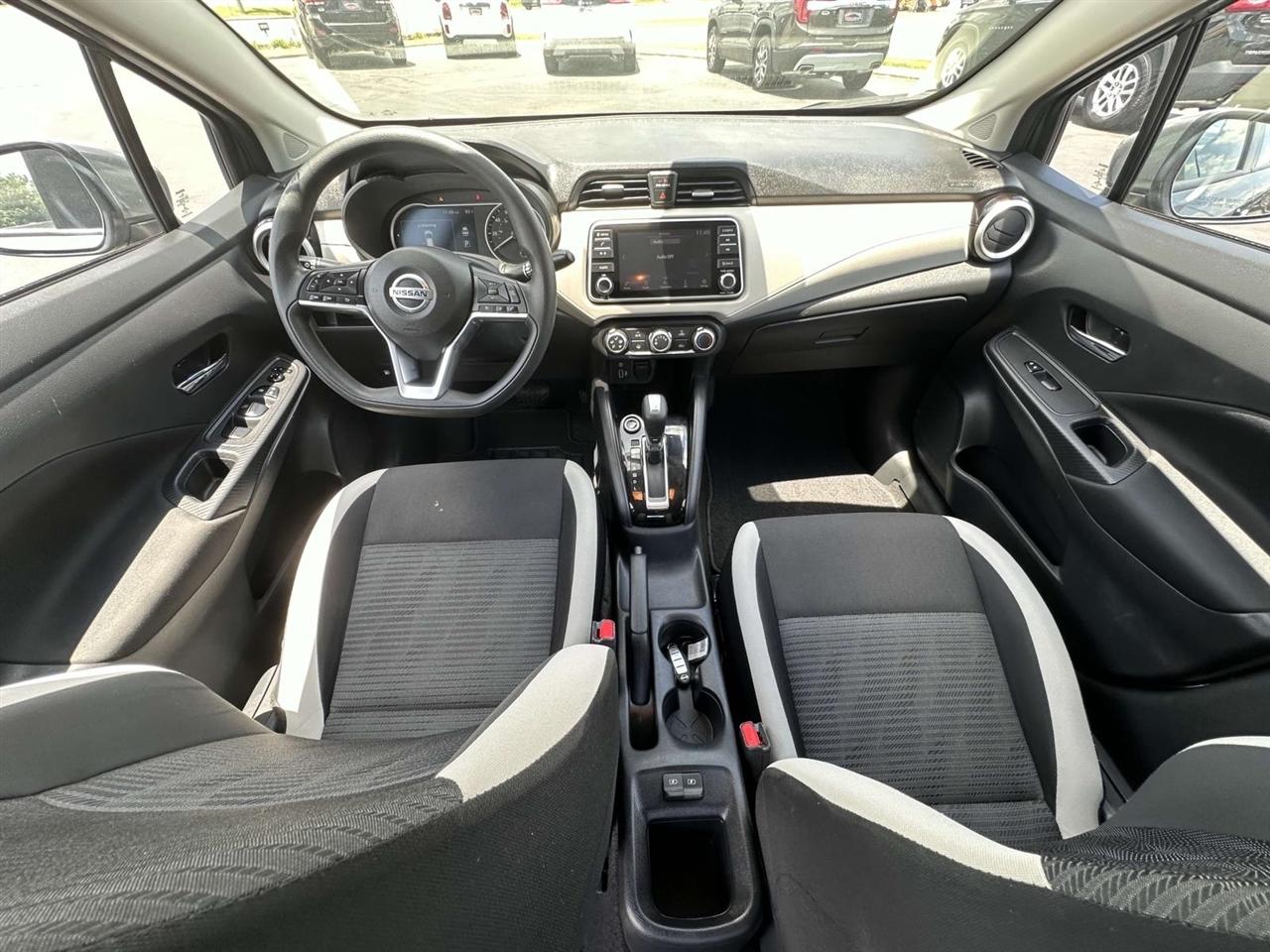 Nissan Versa  2021
