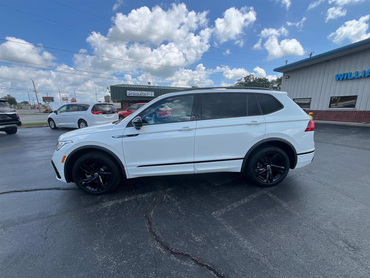2023 Volkswagen Tiguan SE R-LINE BLACK