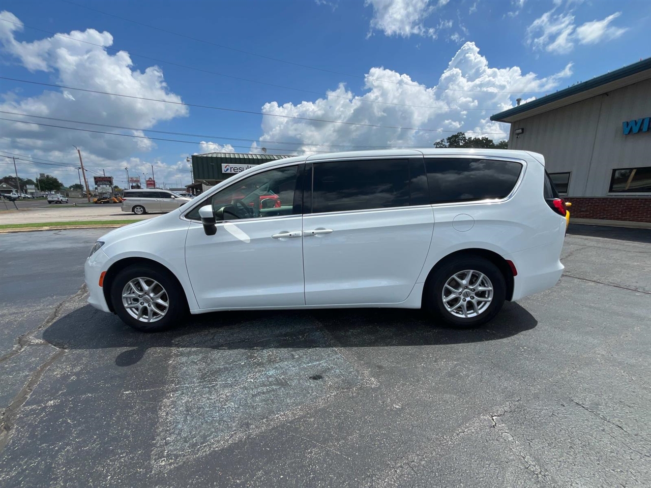 2022 Chrysler Voyager LX
