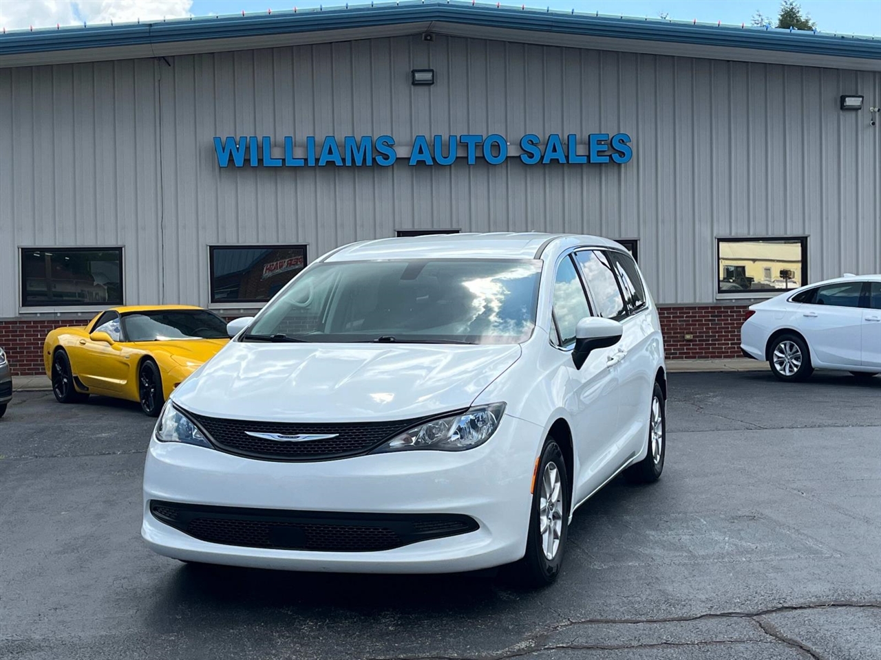 2022 Chrysler Voyager LX