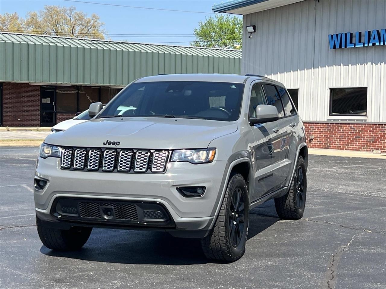 2021 Jeep Grand Cherokee LAREDO