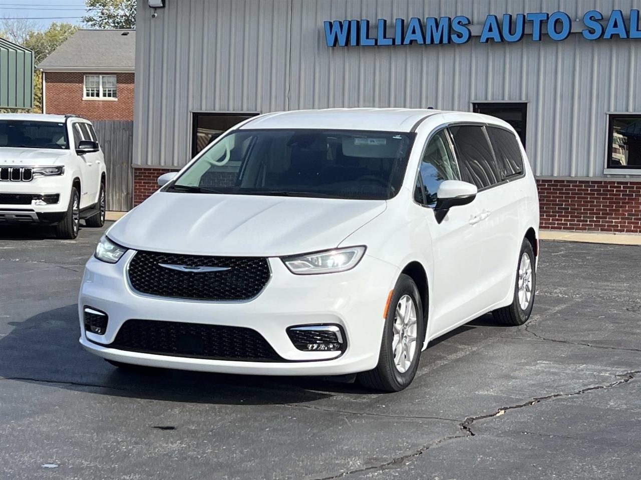 2023 Chrysler Pacifica TOURING L