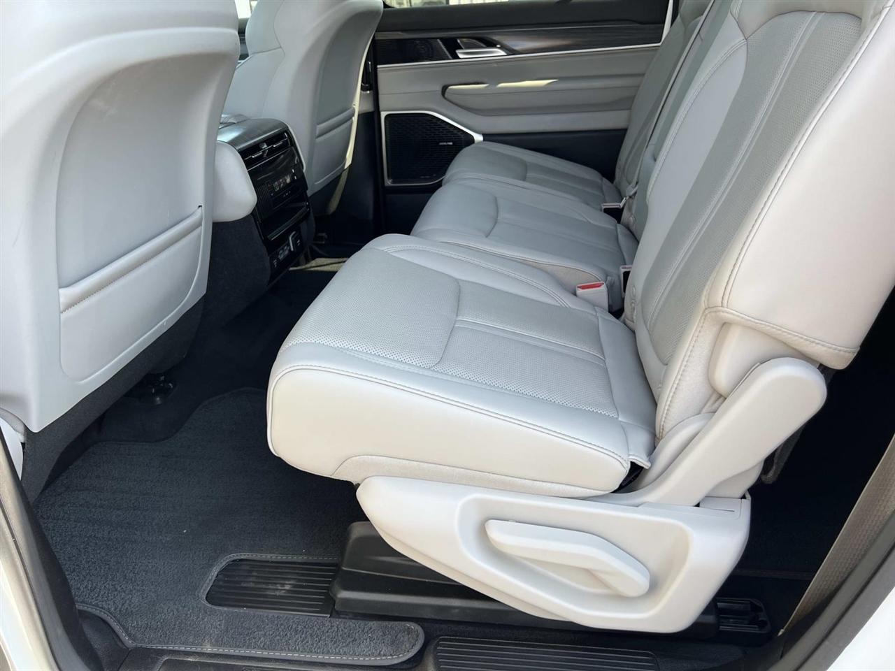 Jeep Wagoneer L  2024