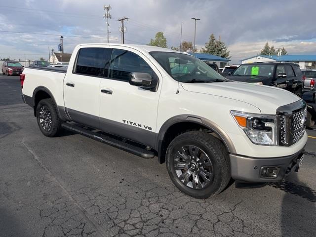 2018 Nissan Titan Platinum Reserve Crew Cab photo 2