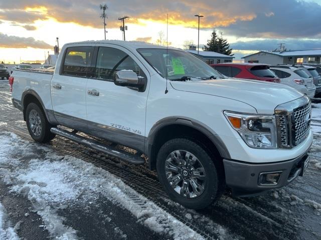 Nissan Titan Platinum Reserve Crew Cab 4WD 2018