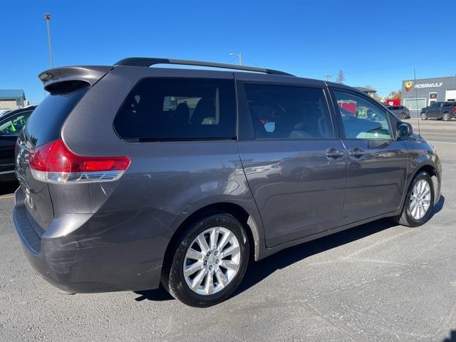 Toyota Sienna XLE AWD 7-Pass V6 2011 Toyota Sienna XLE AWD 7-Pass V6 2011