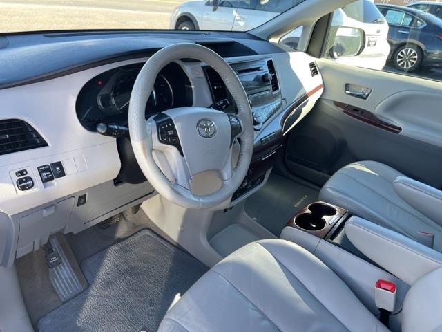 Toyota Sienna XLE AWD 7-Pass V6 2011 Toyota Sienna XLE AWD 7-Pass V6 2011