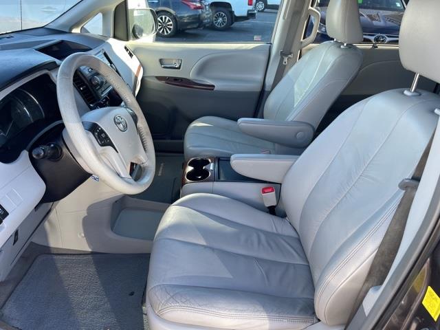 Toyota Sienna XLE AWD 7-Pass V6 2011 Toyota Sienna XLE AWD 7-Pass V6 2011