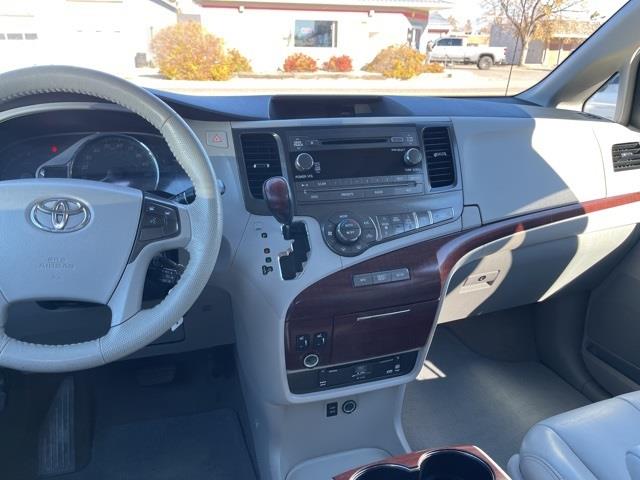 Toyota Sienna XLE AWD 7-Pass V6 2011 Toyota Sienna XLE AWD 7-Pass V6 2011