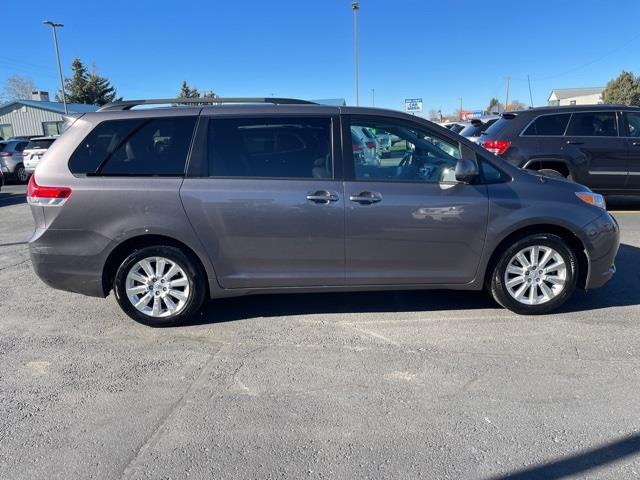 Toyota Sienna XLE AWD 7-Pass V6 2011 Toyota Sienna XLE AWD 7-Pass V6 2011