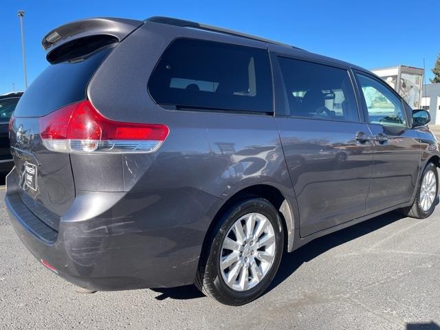 Toyota Sienna XLE AWD 7-Pass V6 2011 Toyota Sienna XLE AWD 7-Pass V6 2011