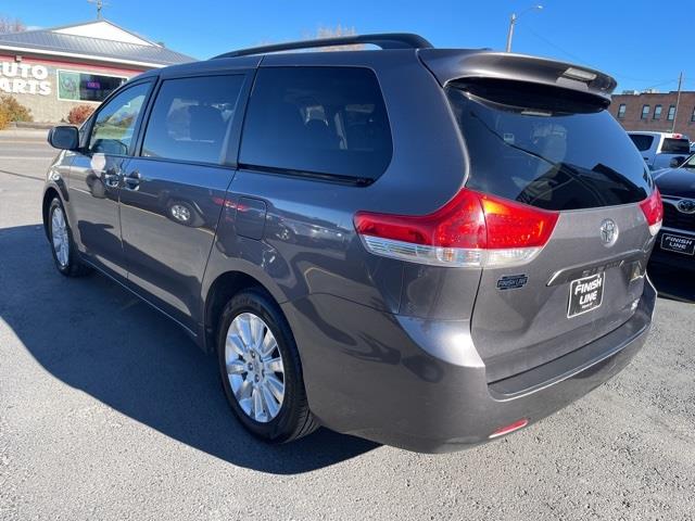 Toyota Sienna XLE AWD 7-Pass V6 2011 Toyota Sienna XLE AWD 7-Pass V6 2011