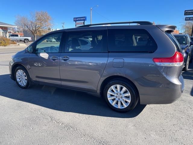 Toyota Sienna XLE AWD 7-Pass V6 2011 Toyota Sienna XLE AWD 7-Pass V6 2011