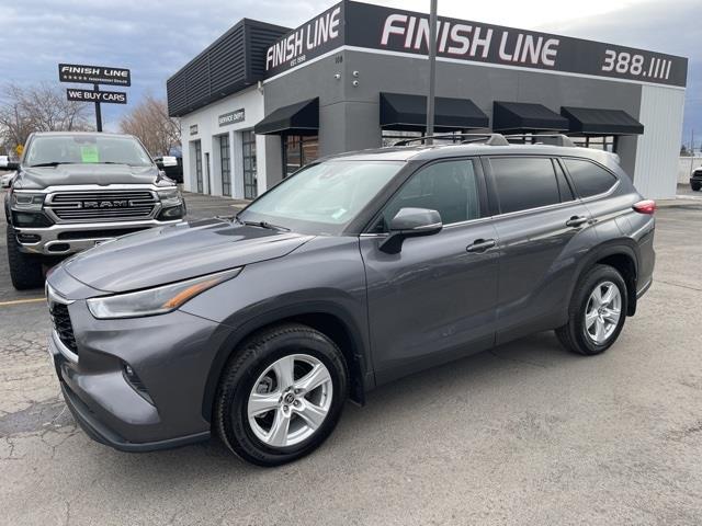 2021 Toyota Highlander LE's photo