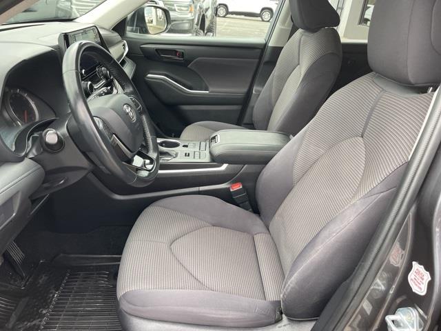 Toyota Highlander LE AWD V6 2021