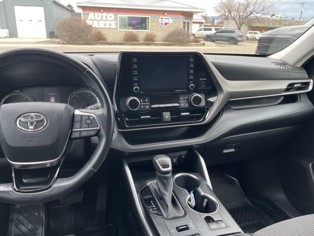 Toyota Highlander LE AWD V6 2021