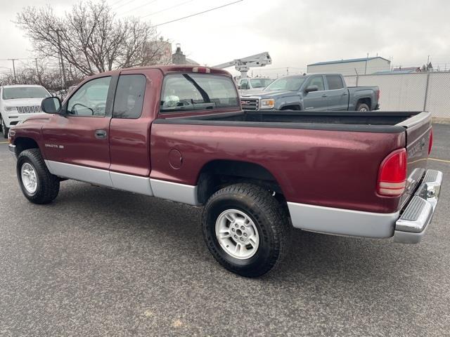 Dodge Dakota Club Cab 131" WB SLT 2000