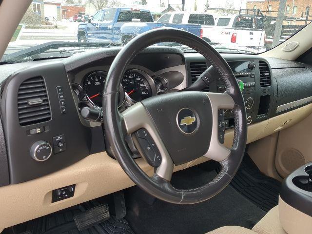 Chevrolet Silverado 2500HD LT Crew Cab 4WD 2011