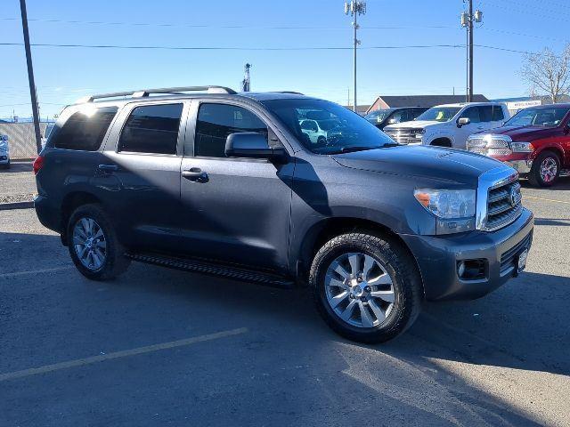 Toyota Sequoia SR5 5.7L 4WD 2016