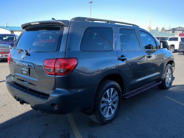 Toyota Sequoia SR5 5.7L 4WD 2016