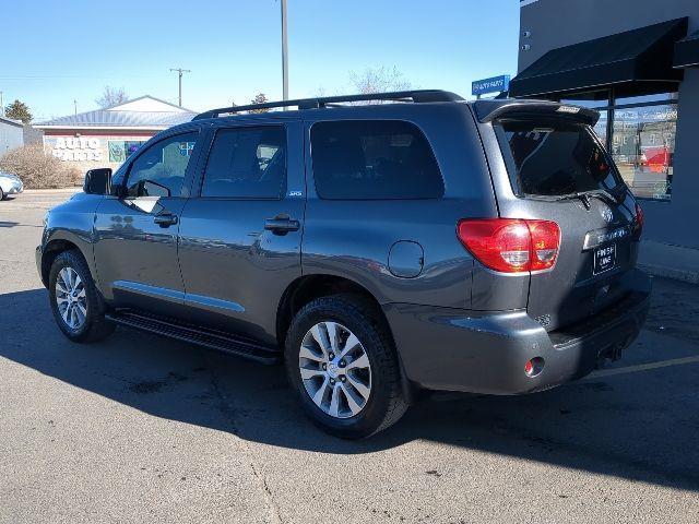 Toyota Sequoia SR5 5.7L 4WD 2016