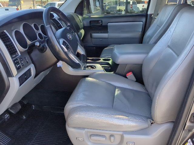 Toyota Sequoia SR5 5.7L 4WD 2016