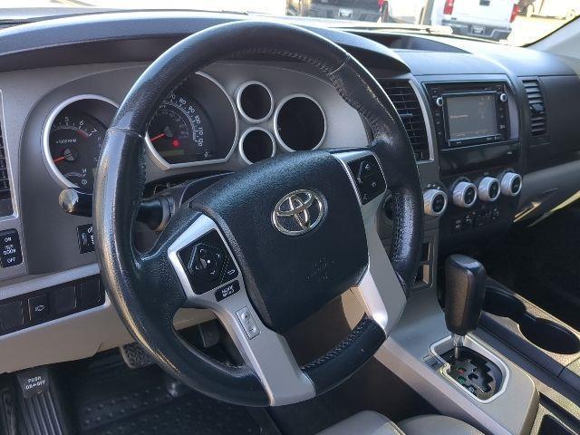 Toyota Sequoia SR5 5.7L 4WD 2016