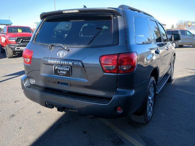 Toyota Sequoia SR5 5.7L 4WD 2016