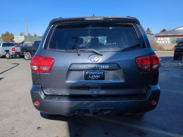 Toyota Sequoia SR5 5.7L 4WD 2016