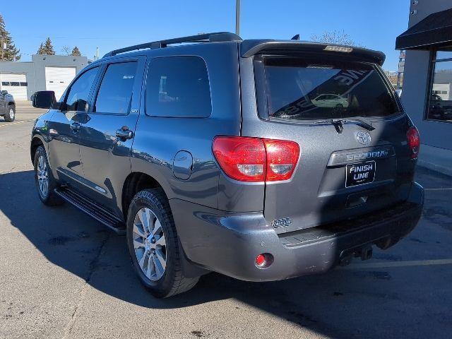 Toyota Sequoia SR5 5.7L 4WD 2016