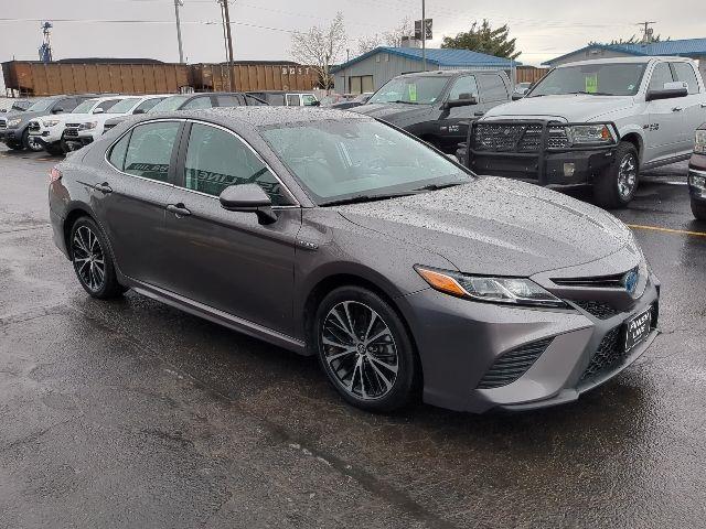 Toyota Camry Hybrid XLE 2019