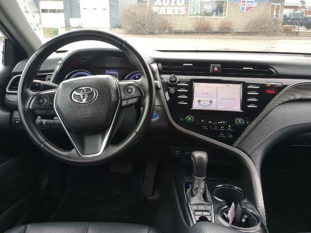 Toyota Camry Hybrid XLE 2019